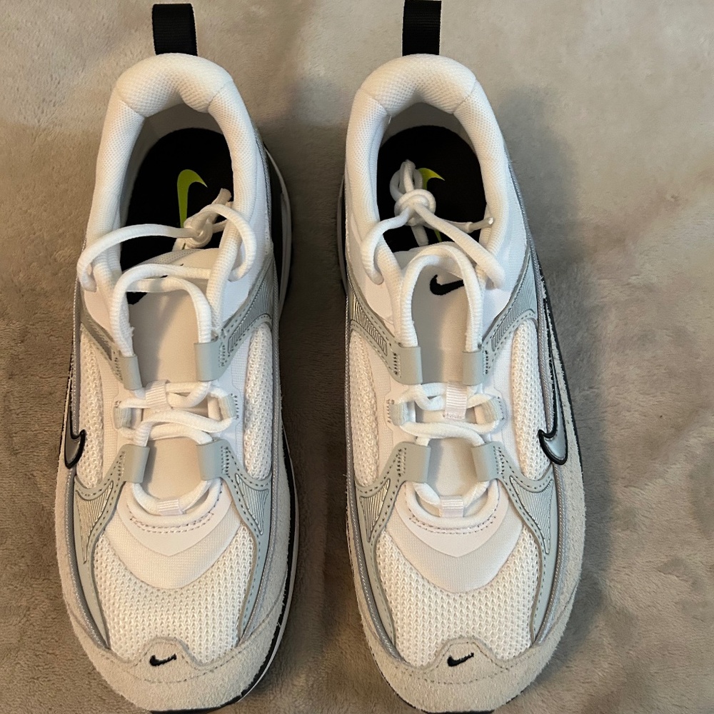 NIKE AIR MAX BLISS-SIZE 7.5/8